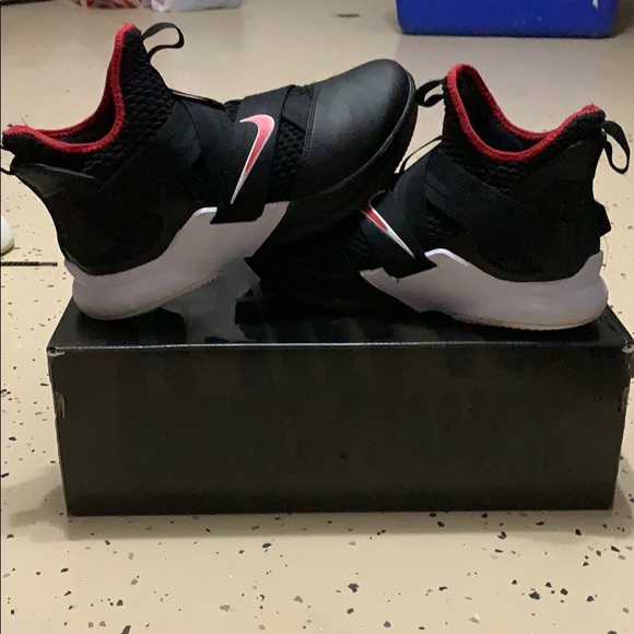 lebron soldier 12 bred